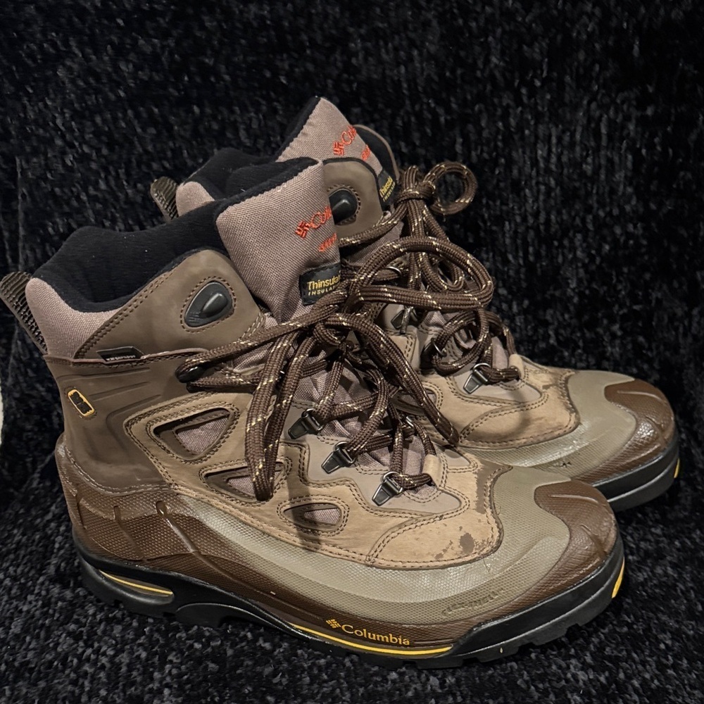 Columbia Men's Multi-Tone Hiking Boots—400 grams insulated and water proof